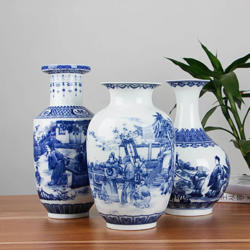 Classic Chinese Blue and White Antique Tabletop Porcelain Flower Vase
